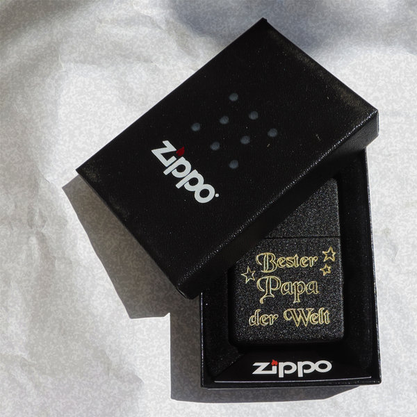 Zippo Crackle, schwarzes Zippo mit: "Bester Papa der Welt" + 3 Sternchen + Gravur eines Vornamens