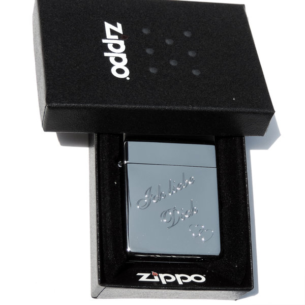 Zippo chrom-poliert: "Ich liebe Dich" + 2 Herzchen + Gravur eines Vornamens auf der Rückseite