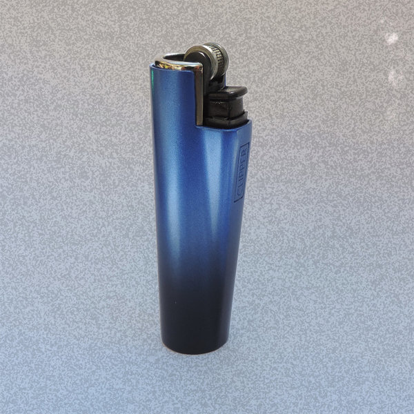 Kleines (6,5 cm) Clipper Micro Gas-Feuerzeug mit tiefblauer Hülle  mit Gravur