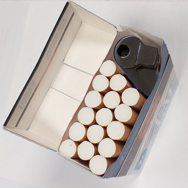 Kleines (6,5 cm) Clipper Micro Gas-Feuerzeug mit tiefblauer Hülle  mit Gravur