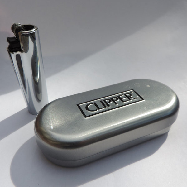 Kleines (6,5 cm) Clipper Micro Gas-Feuerzeug mit metallic chrome Hülle  mit Gravur