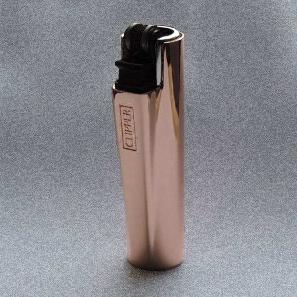 Kleines (6,5 cm) Clipper Micro Gas-Feuerzeug in einer glänzend rosegoldener Hülle mit Gravur